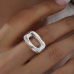 انگشتر زنانه مدل هندسی آبکاری نقره روی دست – طرح مینیمال و شیک