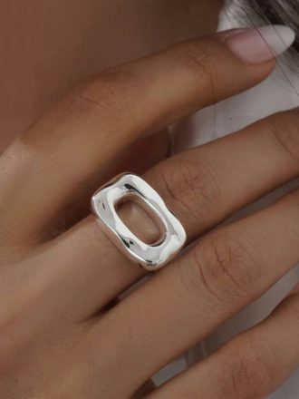 انگشتر زنانه مدل هندسی آبکاری نقره روی دست – طرح مینیمال و شیک