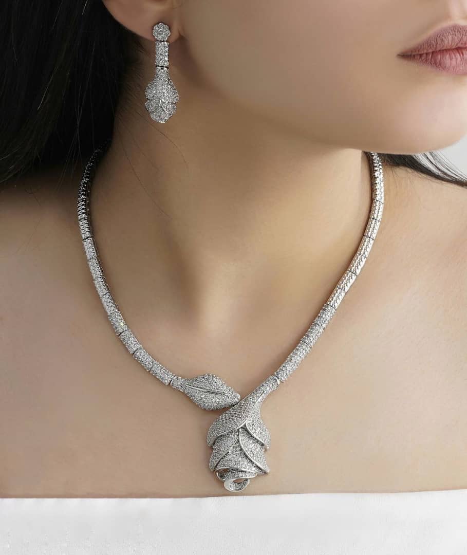 نیمست زنانه طرح جواهر مدل رز با نگینکاری درخشان نیمست زنانه طرح جواهر مدل رز با نگینکاری درخشان